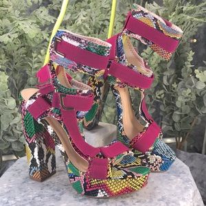 FashionNova Head in the Clouds Multi Snake 5.5” Platform Heels WMS 6M🌟NWOT🌟